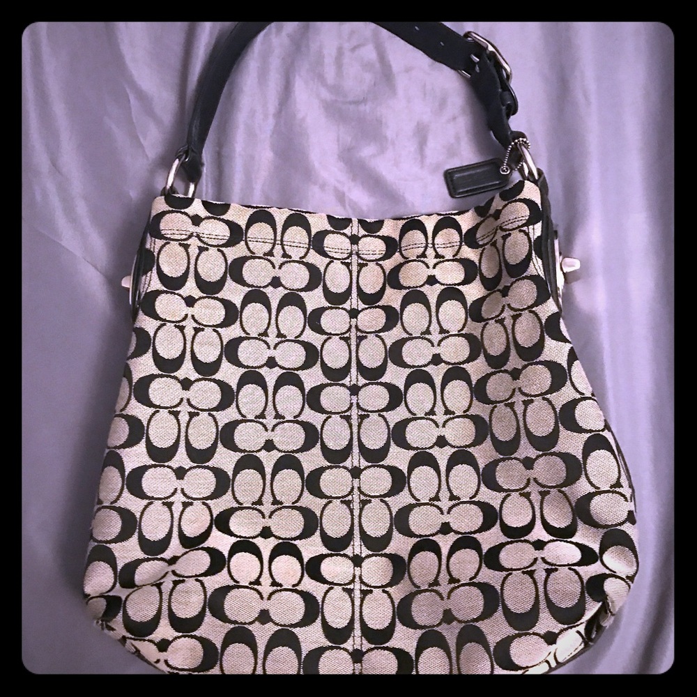 🌼Coach signature purse.